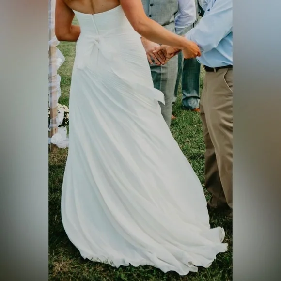 Size 12 ivory strapless wedding dress - Picture 3 of 9